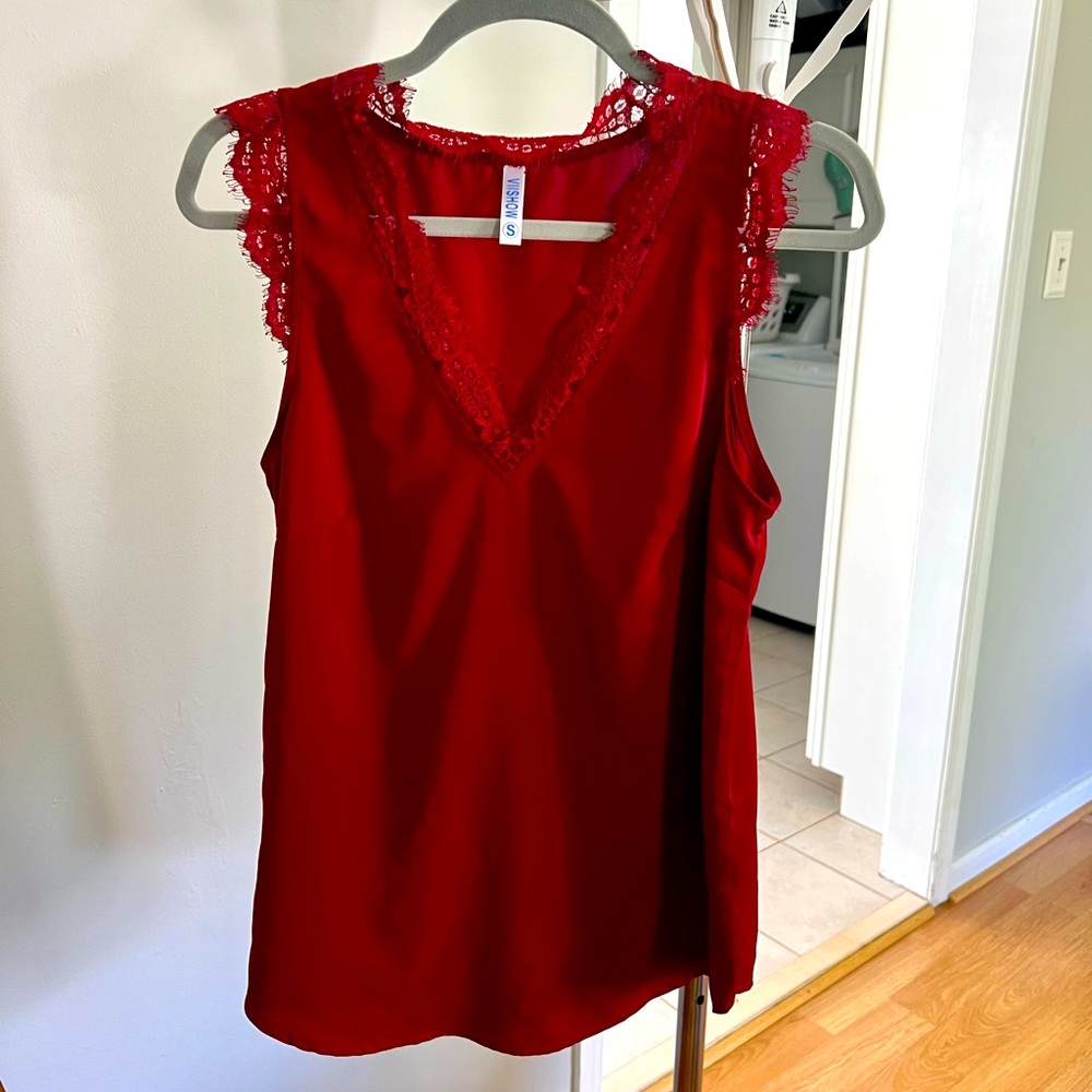 VIISHOW.- Sleeveless Lace Lined Blouse